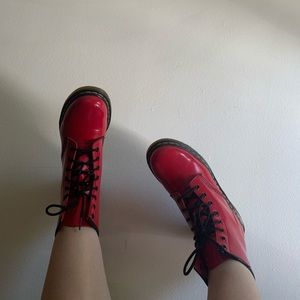 RED DR MARTENS